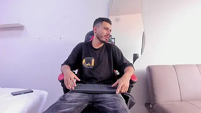 MatthewCullen online show from February 4, 8:04 pm