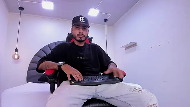 MatthewCullen online show from February 5, 7:43 pm