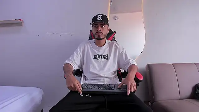 MatthewCullen online show from February 2, 8:41 pm