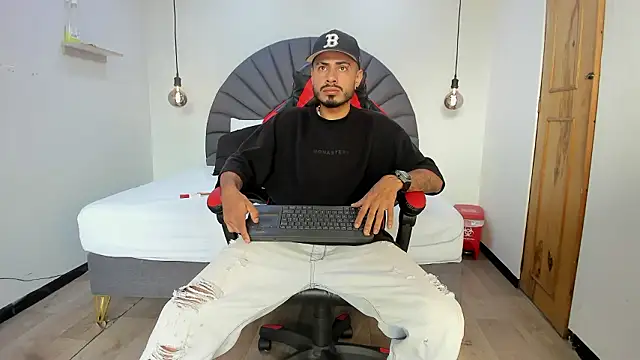 MatthewCullen online show from February 18, 9:55 pm