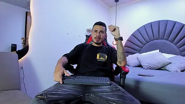 MatthewCullen online show from April 4, 4:08 am