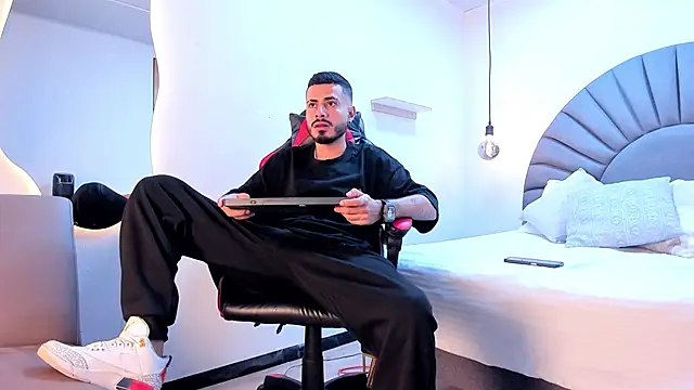 MatthewCullen online show from March 4, 5:48 am