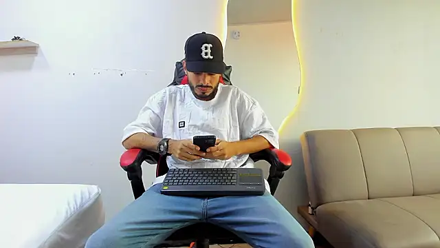 MatthewCullen online show from February 6, 8:38 pm