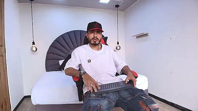 MatthewCullen online show from February 10, 6:40 pm