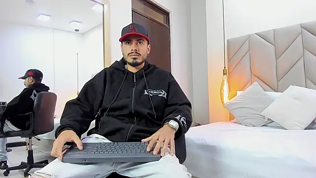 MatthewCullen online show from April 18, 3:09 am