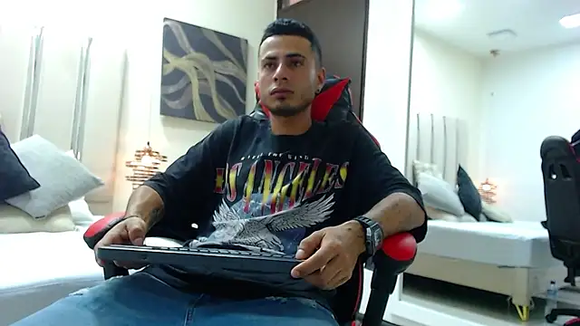 Snapshot of MatthewCullen chatting on December 1, 9:15 pm MatthewCullen online show from December 1, 9:15 pm