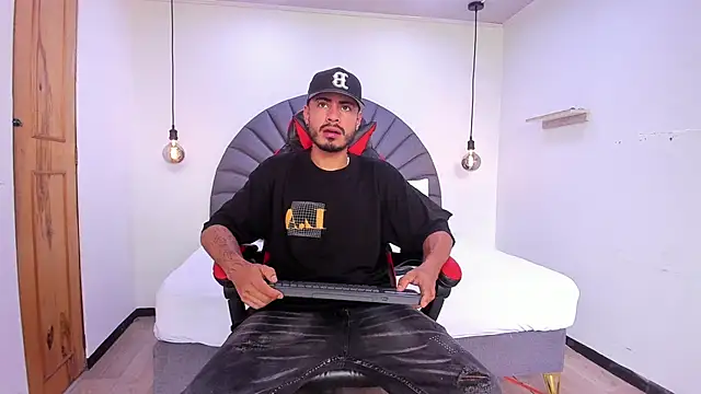 MatthewCullen online show from February 3, 7:41 pm