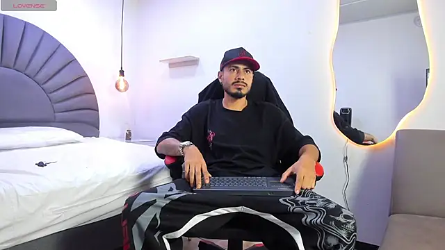 MatthewCullen online show from April 13, 3:21 am