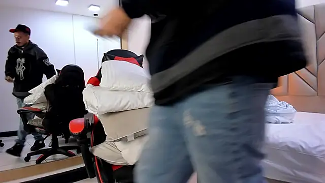 MatthewCullen online show from April 6, 12:06 am