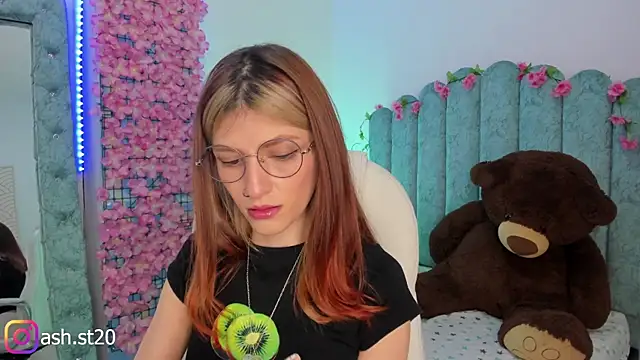 Snapshot of Ash_20_ chatting on December 19, 3:14 pm Ash 20 online show from December 19, 3:14 pm