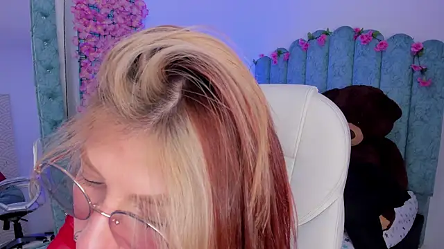 Snapshot of Ash_20_ chatting on December 5, 2:04 pm Ash 20 online show from December 5, 2:04 pm