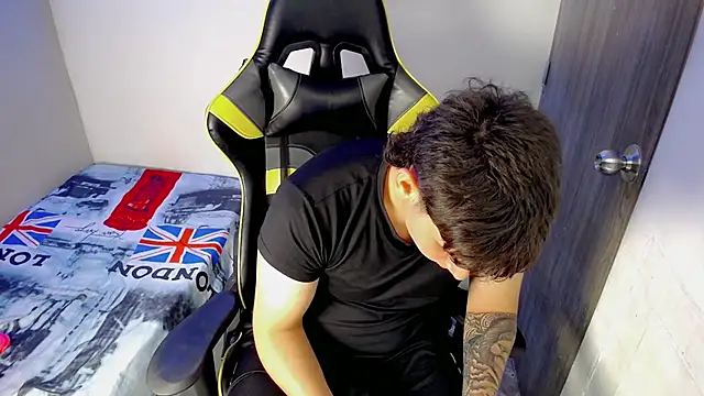 d moneyy  online show from February 27, 3:40 am