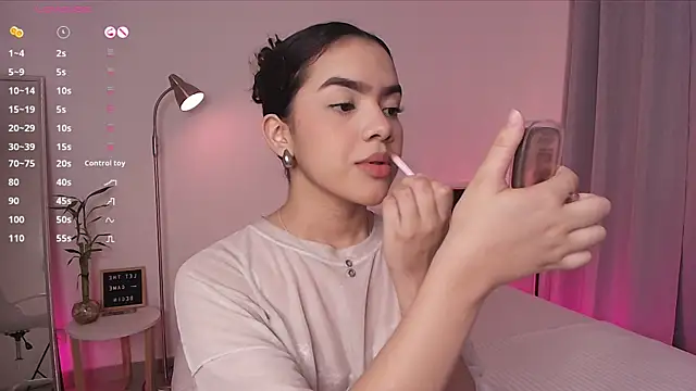 Snapshot of fluffycurls chatting on February 15, 11:31 am fluffycurls online show from February 15, 11:31 am