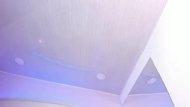 salome moon  online show from April 9, 11:49 am