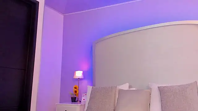 salome moon  online show from June 2, 11:54 am