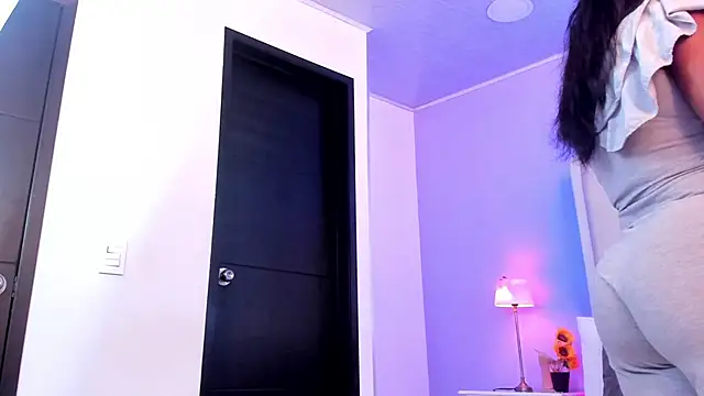 salome moon  online show from February 4, 12:00 pm