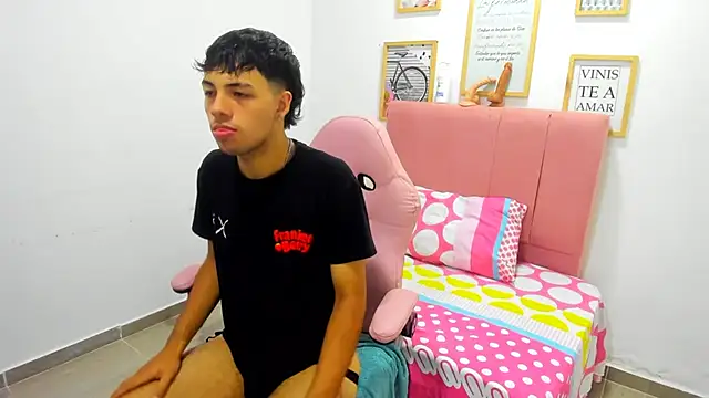 shy guy18 online show from December 1, 2:34 am