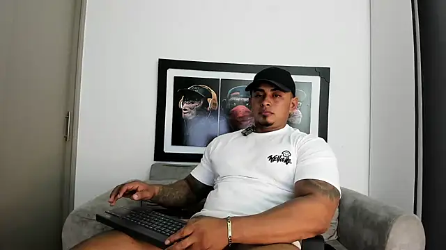 Maxkarther online show from December 17, 8:03 pm