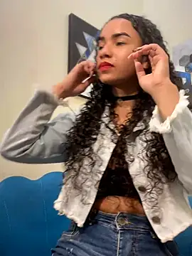 Snapshot of ZoeyFierce chatting on June 7, 7:19 pm ZoeyFierce online show from June 7, 7:19 pm