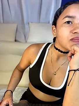 ZoeyFierce online show from March 5, 1:30 pm