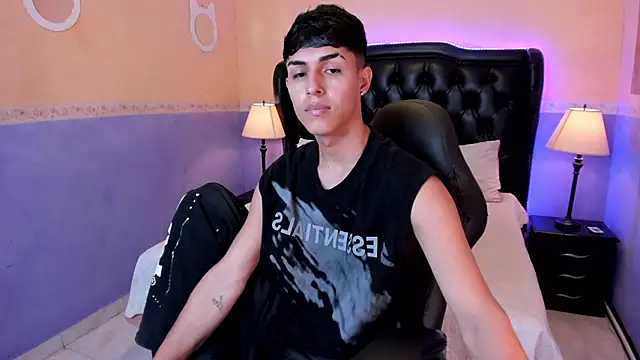 Ethan Jamees online show from February 24, 7:37 pm