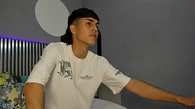 Ethan Jamees online show from January 17, 7:39 pm