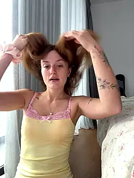 madlynginger online show from January 9, 12:34 pm