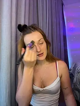 Snapshot of madlynginger chatting on November 28, 12:49 pm madlynginger online show from November 28, 12:49 pm