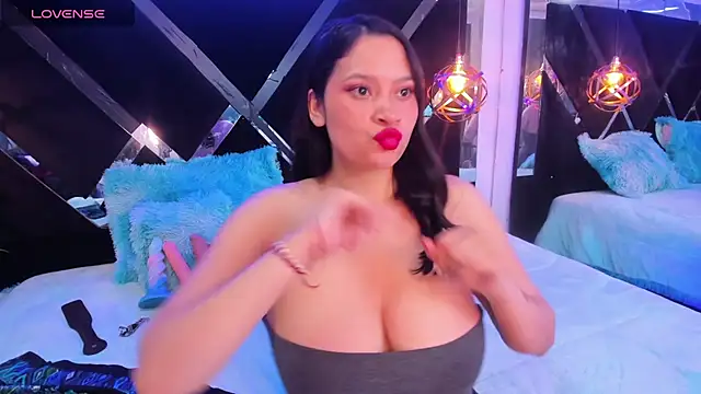 miiacharloth online show from March 4, 1:35 am