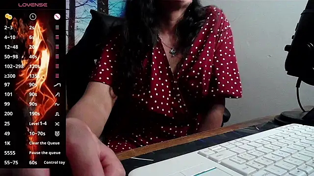 Snapshot of Whisperingfire chatting on June 12, 8:17 pm Whisperingfire online show from June 12, 8:17 pm