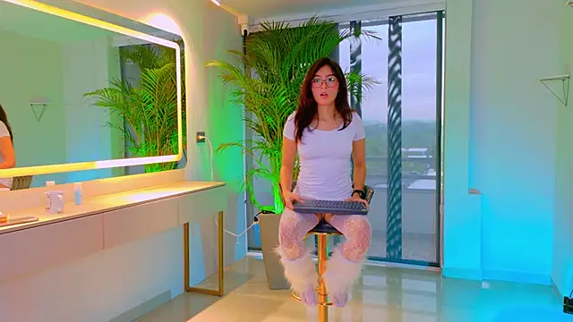 Mia Cullen online show from January 14, 11:58 am