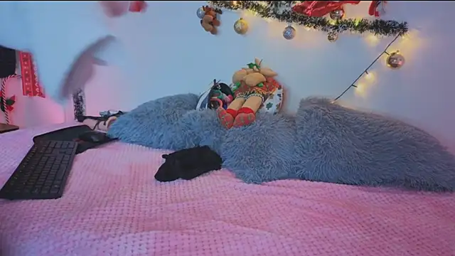 Snapshot of MarillynMorgan chatting on December 18, 2:10 pm MarillynMorgan online show from December 18, 2:10 pm