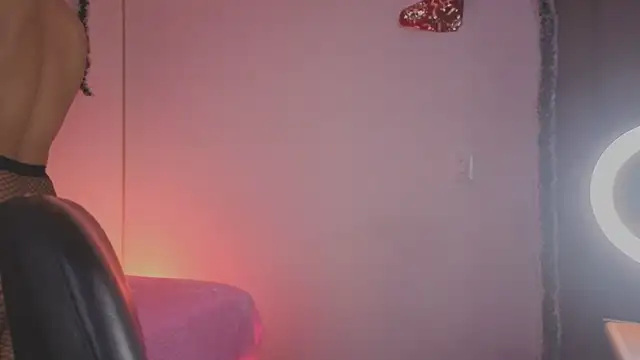 Snapshot of MarillynMorgan chatting on December 3, 1:43 pm MarillynMorgan online show from December 3, 1:43 pm