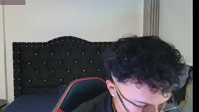 Snapshot of thian_blakee chatting on November 30, 3:18 am thian blakee online show from November 30, 3:18 am