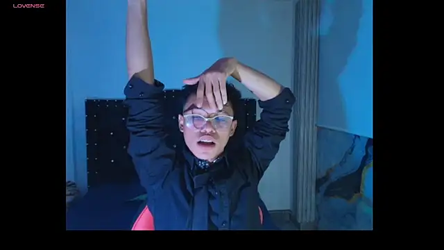 Snapshot of thian_blakee chatting on November 29, 4:45 am thian blakee online show from November 29, 4:45 am