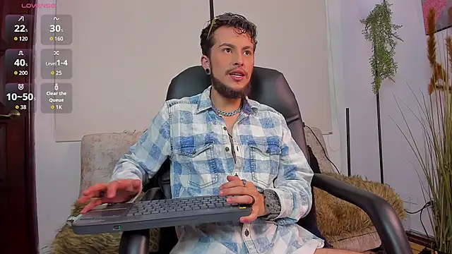 MTHW   online show from December 3, 10:09 pm