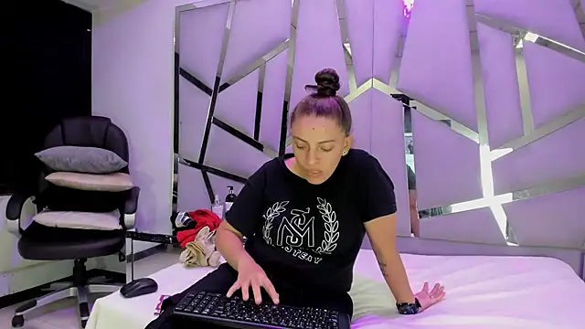 Alyssa Noah online show from April 8, 3:19 am