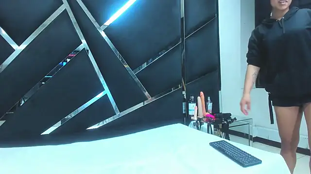 Alyssa Noah online show from April 15, 3:01 am