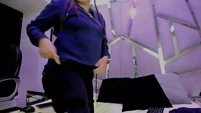 Alyssa Noah online show from April 17, 5:10 am