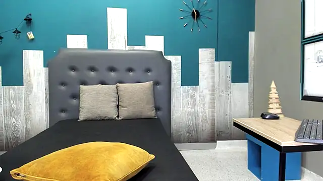 Snapshot of brian_tattoo chatting on December 1, 12:50 pm brian tattoo online show from December 1, 12:50 pm