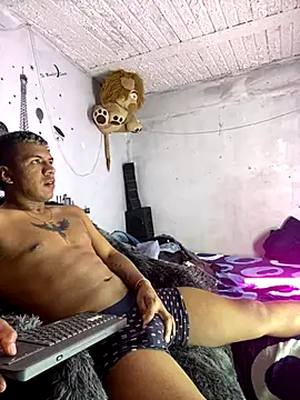 yeison hoty online show from December 4, 7:13 pm