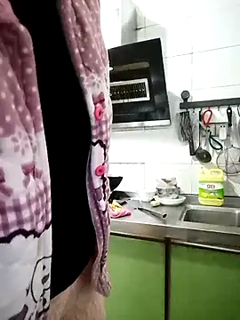 Snapshot of mimi2052 chatting on December 18, 12:31 pm mimi2052 online show from December 18, 12:31 pm