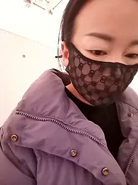 Snapshot of mimi2052 chatting on January 8, 1:33 am mimi2052 online show from January 8, 1:33 am