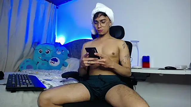 Thyler west23 online show from December 2, 3:30 am