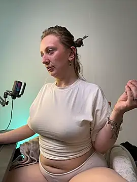 Snapshot of Helga_vibe chatting on July 18, 2:14 pm Helga vibe online show from July 18, 2:14 pm