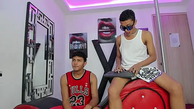 COUPLES BOYS online show from November 27, 8:48 am