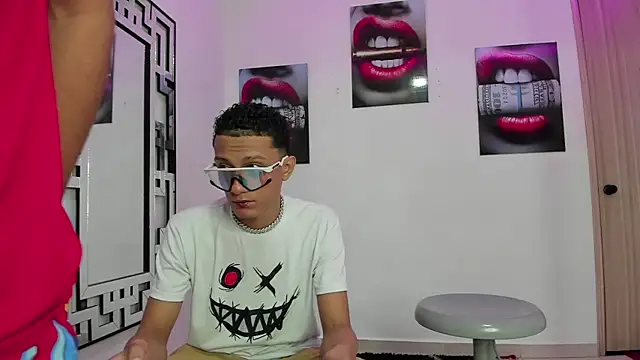 COUPLES BOYS online show from December 5, 6:12 am