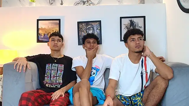 COUPLES BOYS online show from March 11, 1:32 am