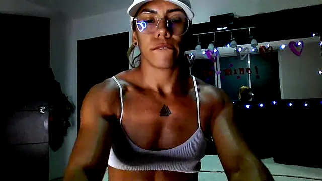 sexymusclegoddess online show from April 2, 1:46 am