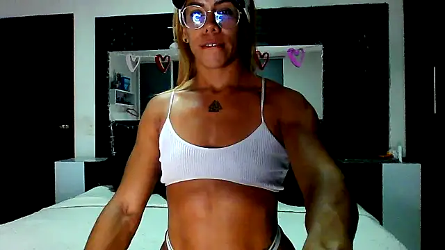 sexymusclegoddess online show from April 9, 2:02 am